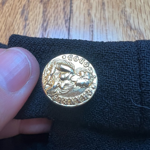 Classic Black Vintage Chanel Pencil Skirt with gold Chanel button - Picture 3 of 10